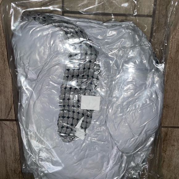 Pet Bed w/Attached Hood for Small Dogs or Cats, Soft Plush Cozy. New in package - Picture 9 of 9